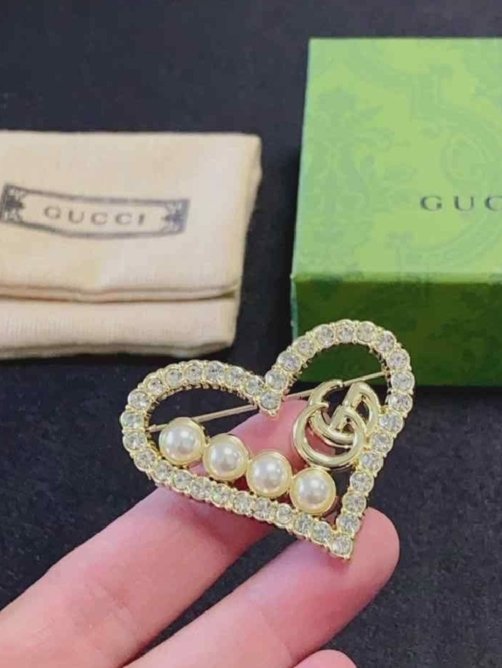 Gucci Gold Heart Brooch with Pearls and Interlocking G - Picture 7 of 9